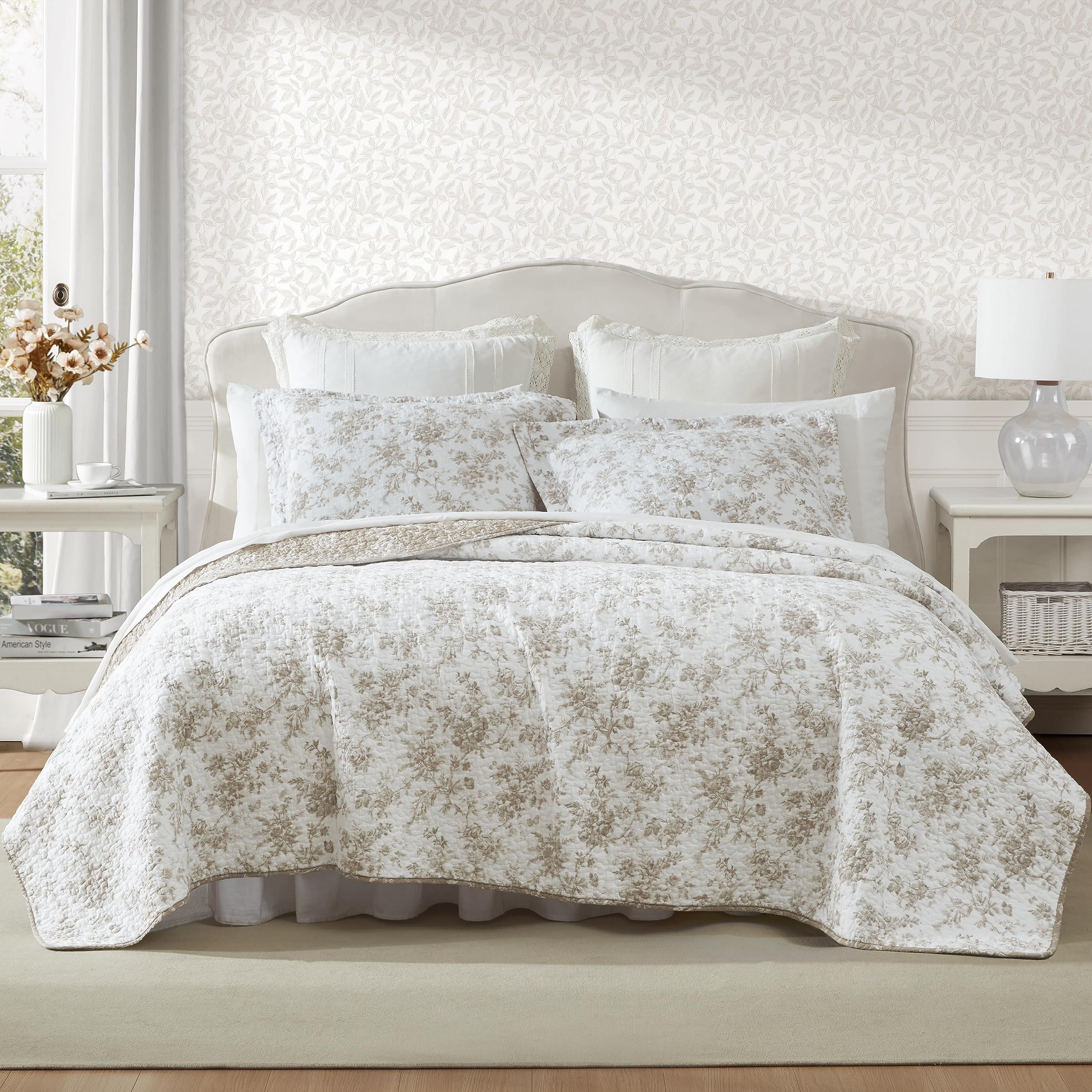 Laura Ashley - Full/Queen Quilt Set, Reversible Floral Cotton Bedding With Matching Shams, Home Decor For All Seasons (Walled Ga