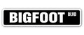 SignJoker] Bigfoot Street Sign Sasquatch Folklore Hairy Large ape Human Myth Funny Gag Wall Plaque Decoration