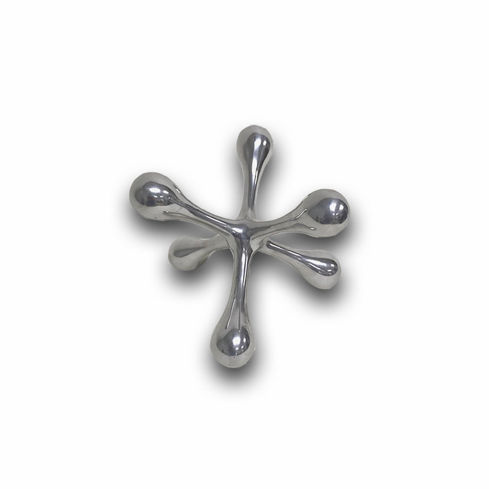 HomeRoots Aluminum 5' x 5' x 4' Silver Cantillo Small Decorative - Jack