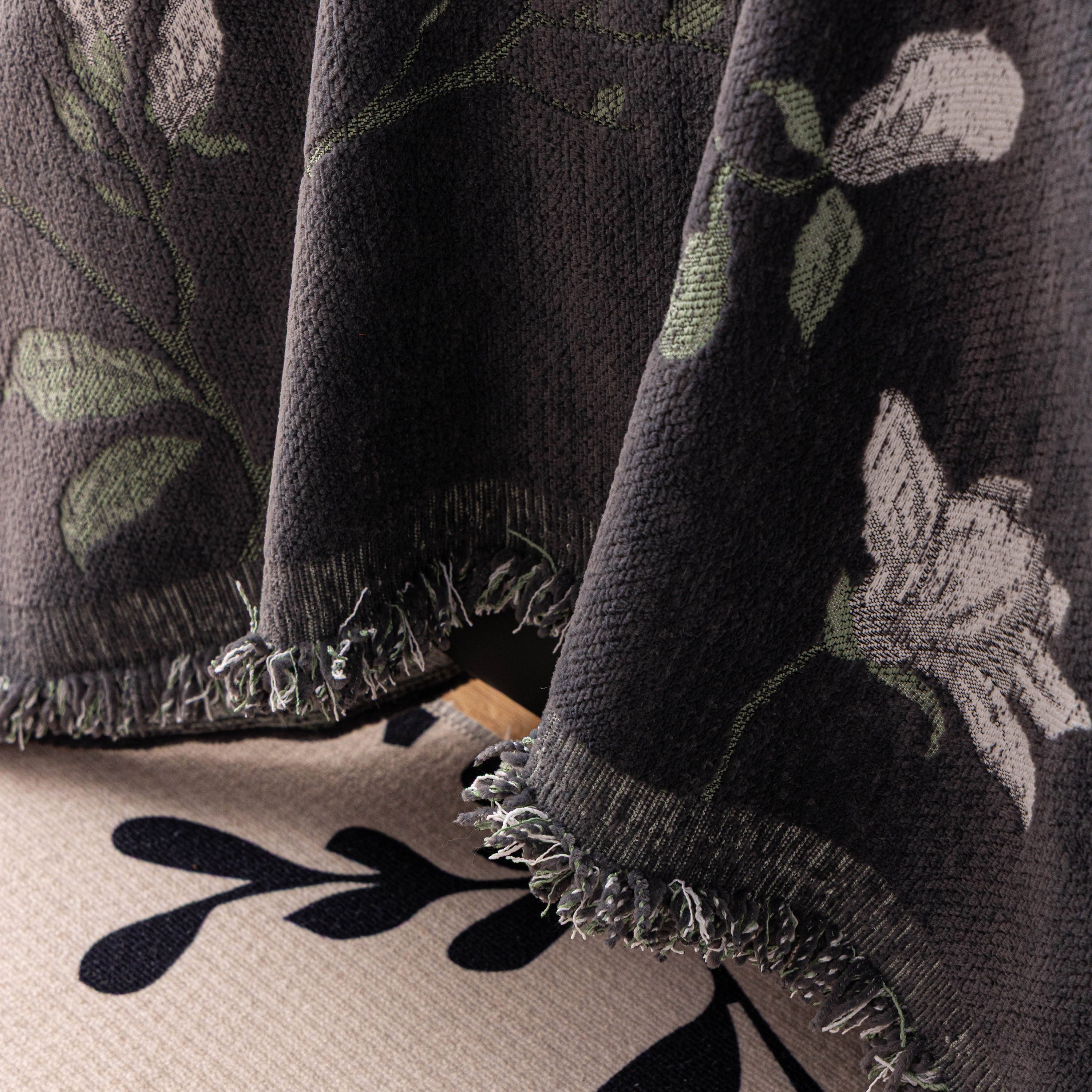 Luxury Thickened Sofa Throw Cover, Decorative Cozy Floral Jacquard Couch Cover Blanket