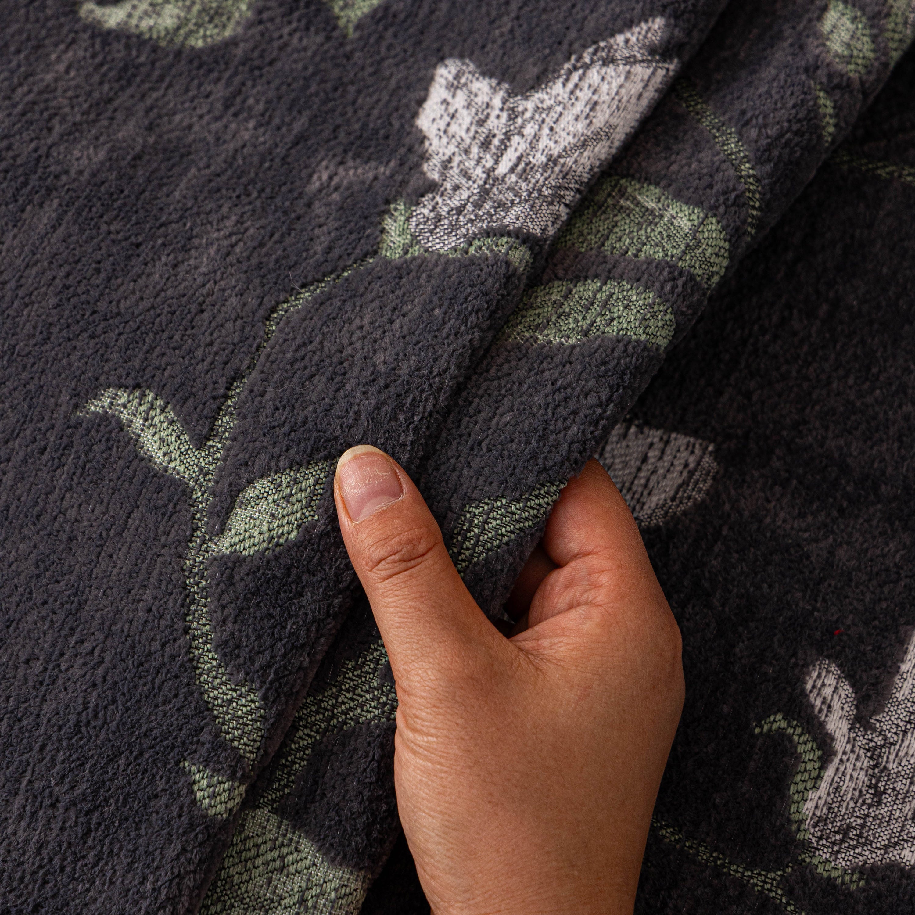Luxury Thickened Sofa Throw Cover, Decorative Cozy Floral Jacquard Couch Cover Blanket