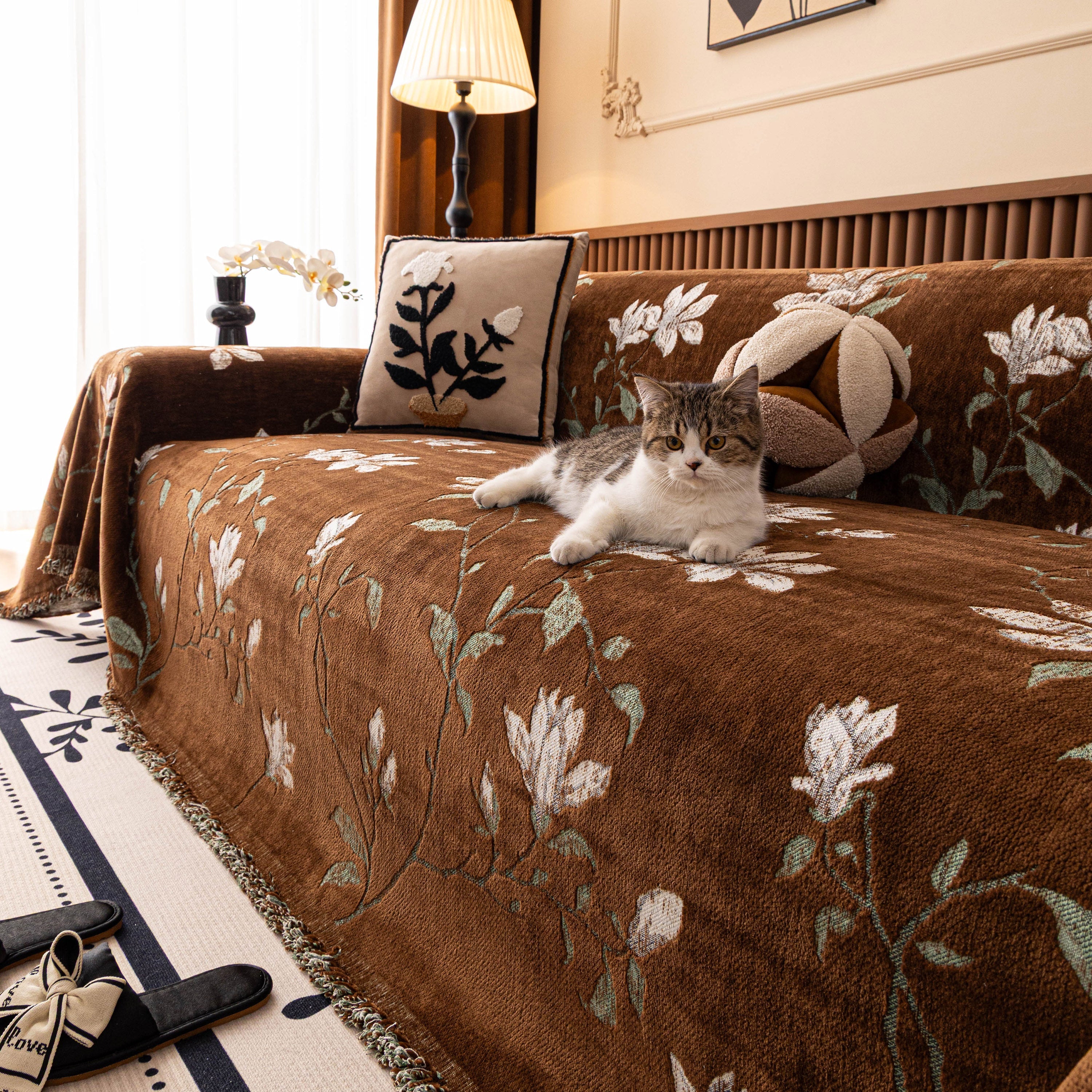 Luxury Thickened Sofa Throw Cover, Decorative Cozy Floral Jacquard Couch Cover Blanket