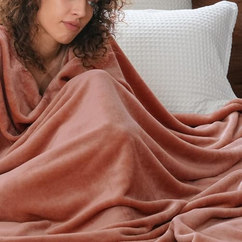 Phf Ultra Soft Fleece Blanket Twin Size, No Shed No Pilling Luxury Plush Cozy 300Gsm Lightweight Blanket For Bed, Couch, Chair, Sofa Suitable For All Season, 66' X 90', Brick Red