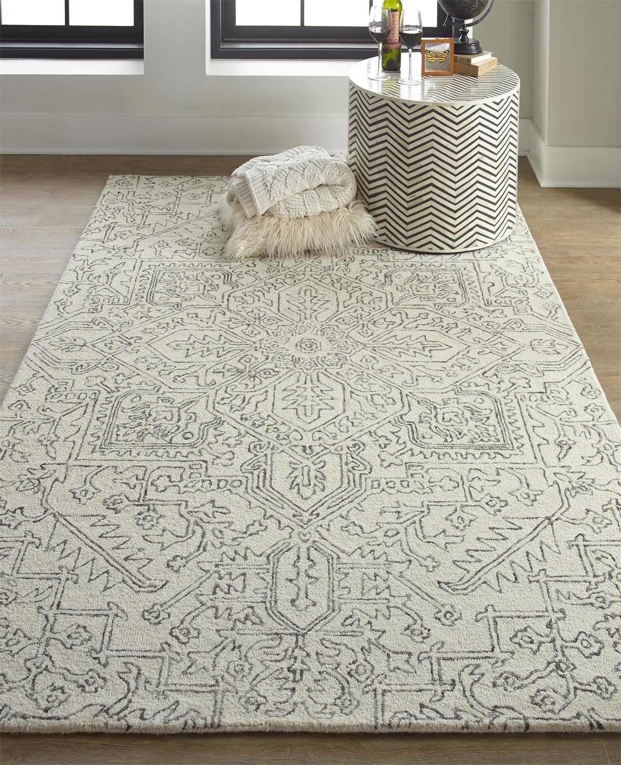 HomeRoots 512213 8 x 10 ft. Ivory & Gray Wool Floral Hand Tufted Handmade Stain Resistant Rectangle Area Rug