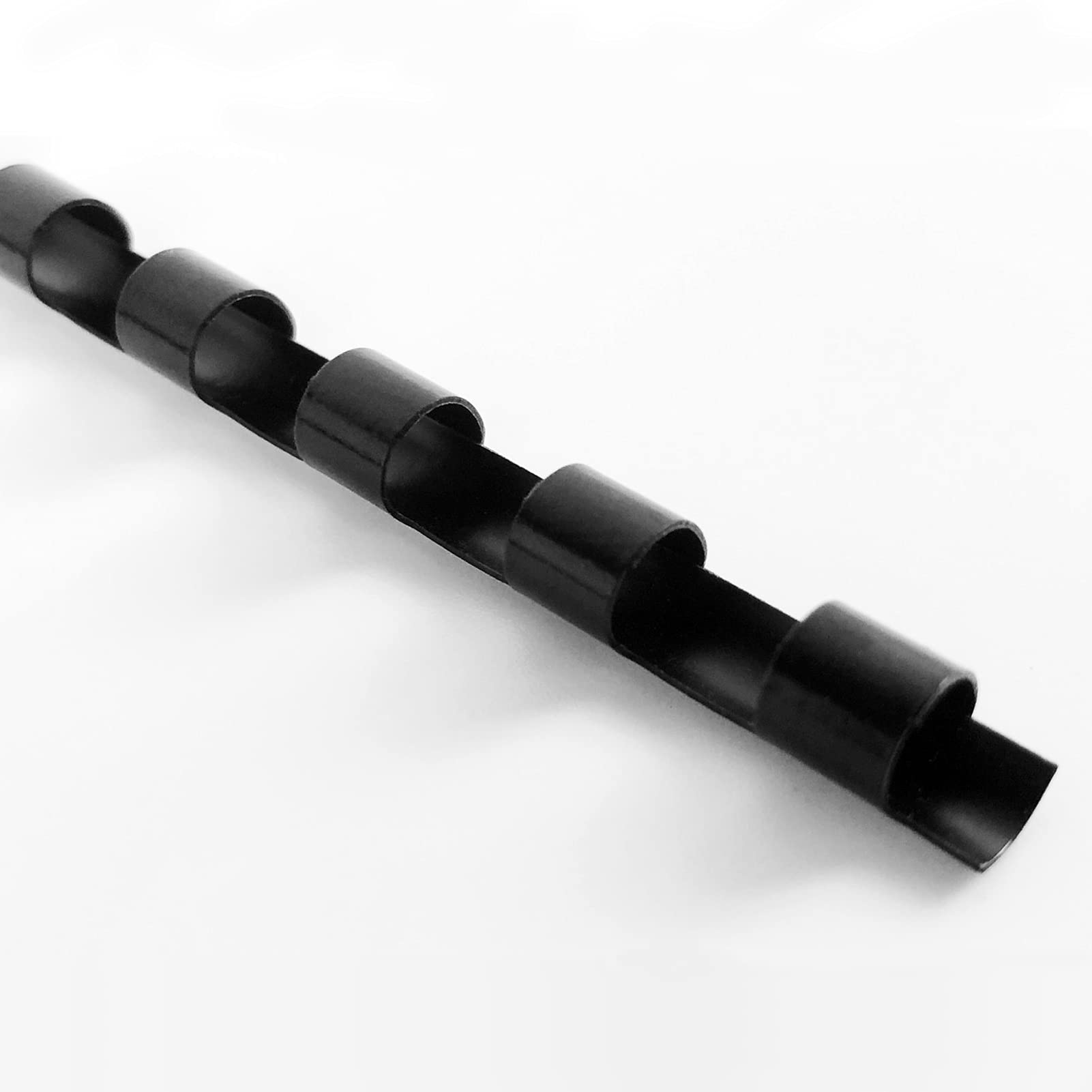 Totiyea 200 Pack Plastic Binding Comb Spines,5/16 Inch Diameter,40 Sheet Capacity,Letter Size (8.5X11 Inches) Black Color Bindin