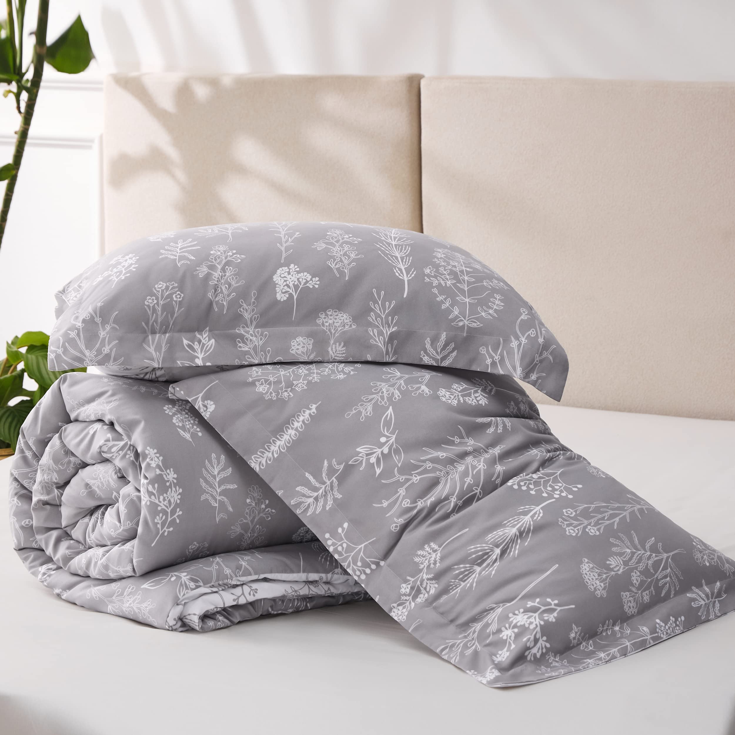 Bedsure Twin/Twin Xl Comforter Set - Grey Comforter, Cute Floral Bedding Comforter Sets, Gifts For Woman, 2 Pieces, 1 Soft Rever