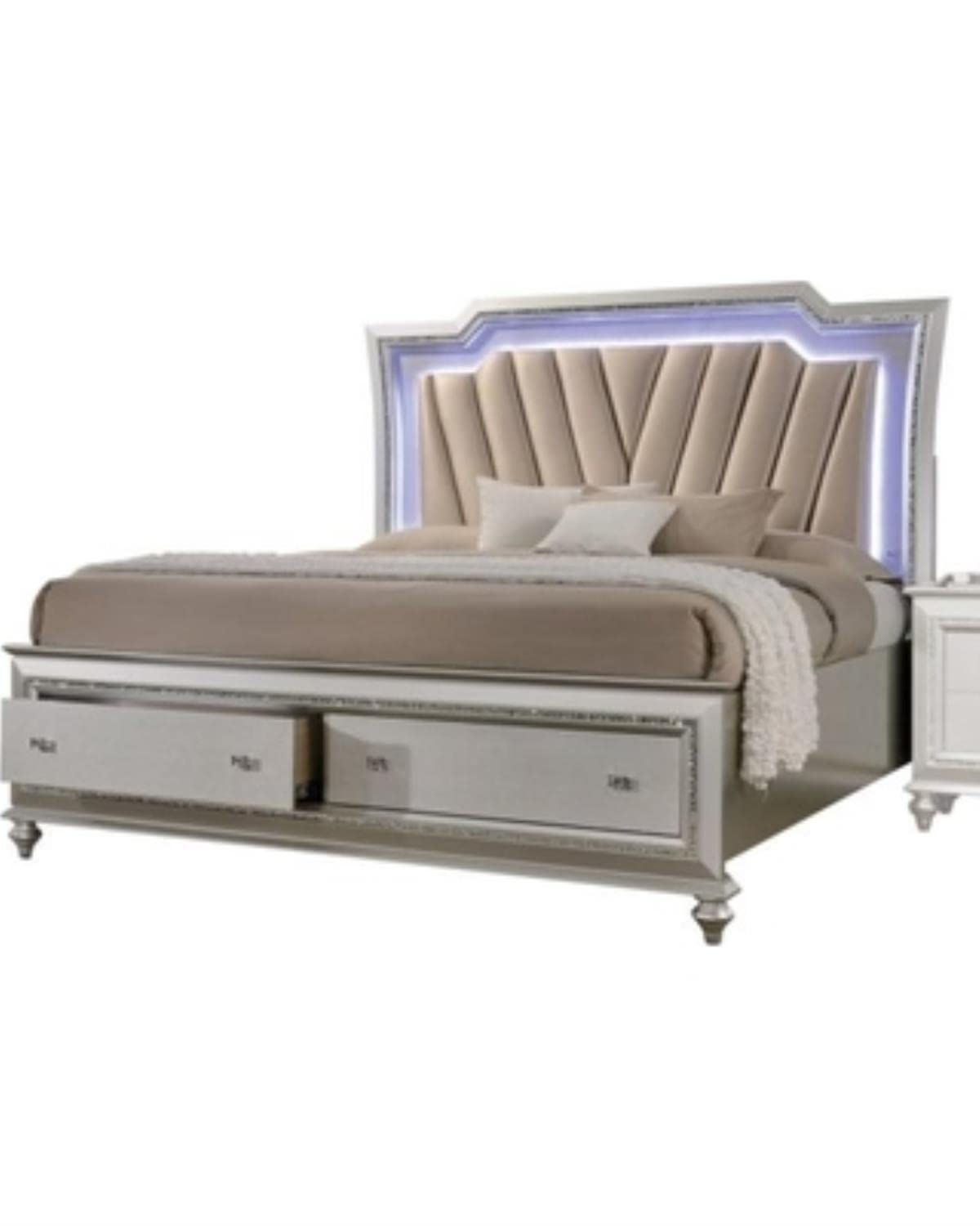 Acme Kaitlyn California King Bed - - Pu & Champagne