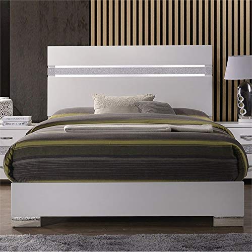 Acme Naima Ii Queen Panel Bed In White