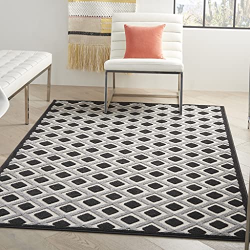 HomeRoots 100% Polypropylene 4’ x 6’ Black White Gray Indoor Outdoor Area Rug
