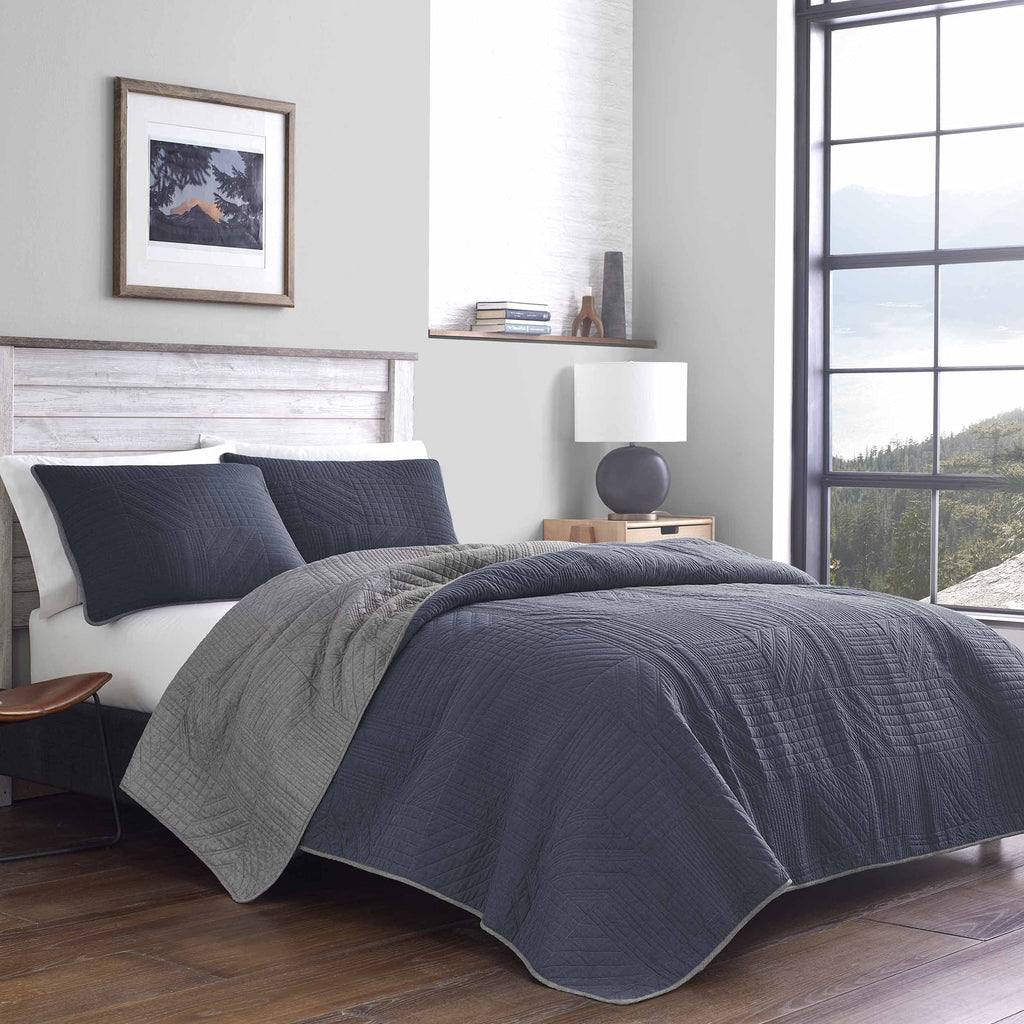 Eddie Bauer - Queen Quilt Set, Reversible Bedding With Matching Shams, Lightweight Home Decor For All Seasons (Hidden Lake Blue,