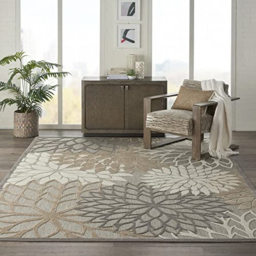 HomeRoots 100% Polypropylene 7’ x 10’ Natural and Gray Indoor Outdoor Area Rug