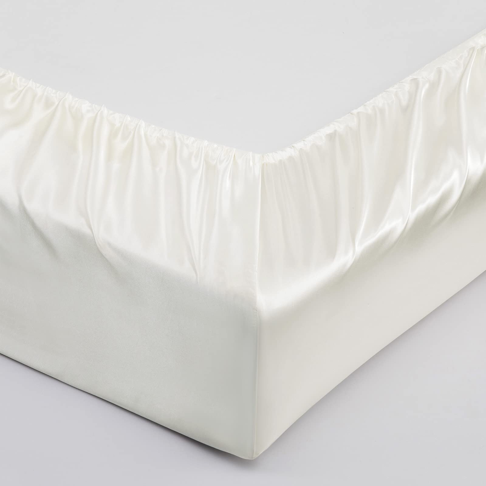 P Pothuiny Satin Fitted Sheet Twin Size, 1 Single Fitted Sheet Only, Extra Soft Deep Pocket Bottom Bed Sheets Mattress Cover Fit