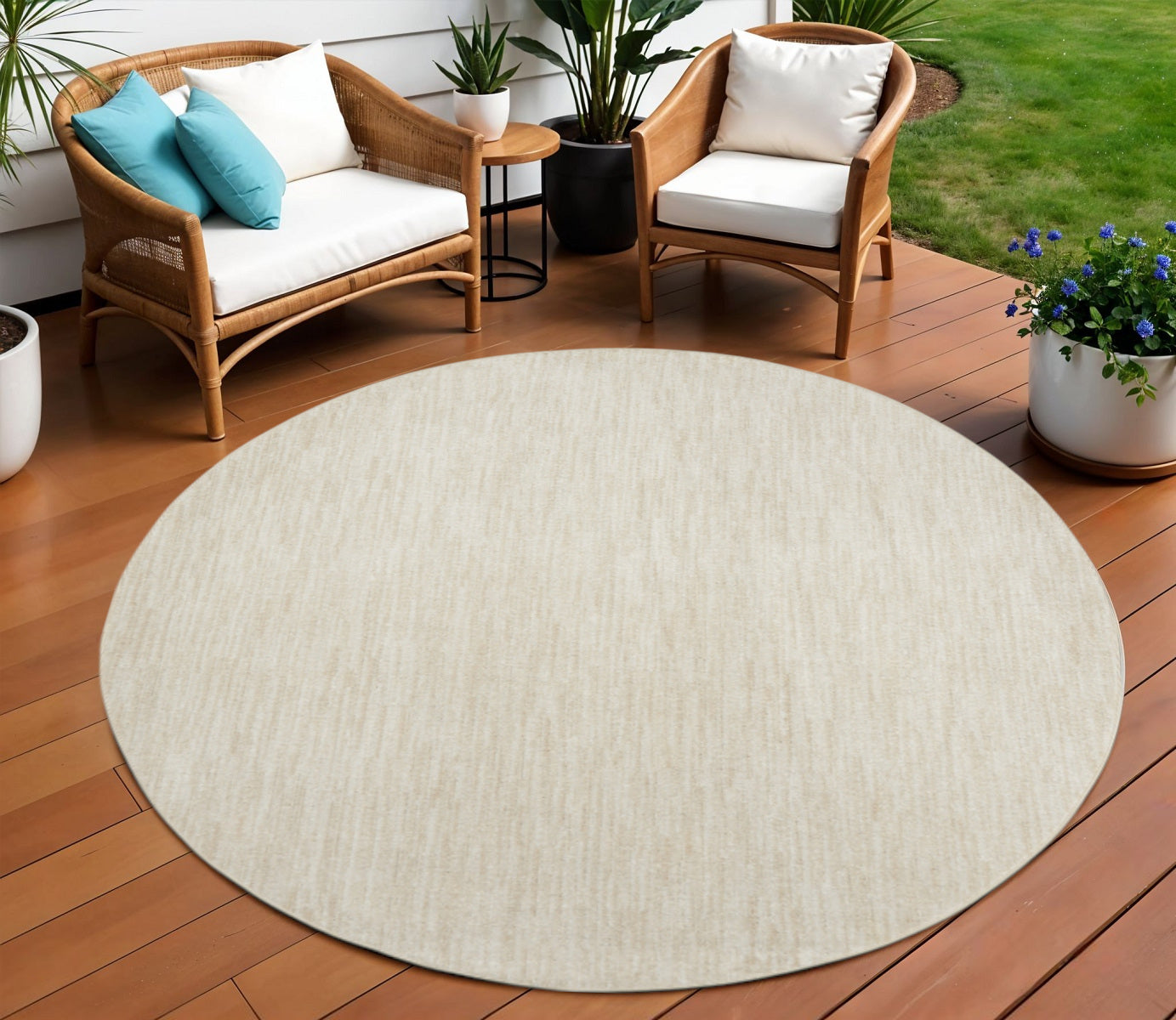 10 Beige And Ivory Round Indoor Outdoor Area Rug