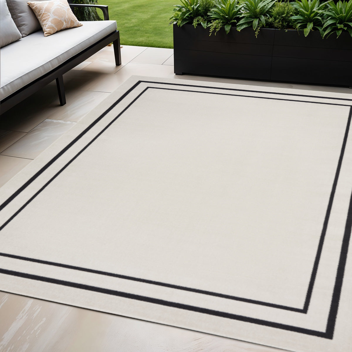 5 X 7 Ivory And Black Indoor Outdoor Area Rug