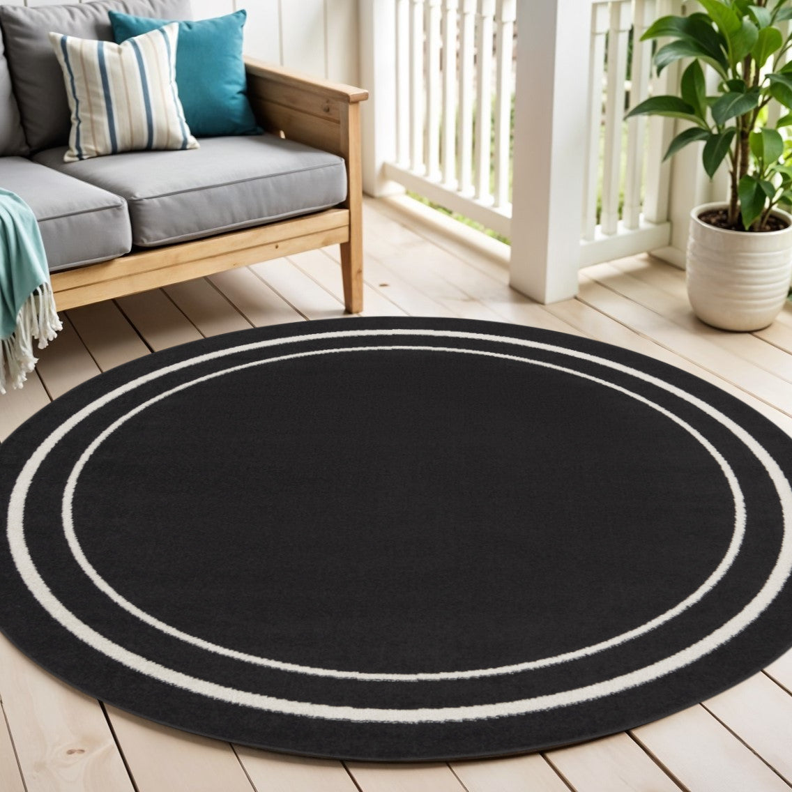 4 Black And Ivory Round Indoor Outdoor Area Rug