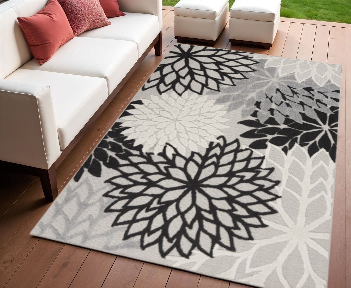 4 X 6 Black And White Floral Indoor Outdoor Area Rug