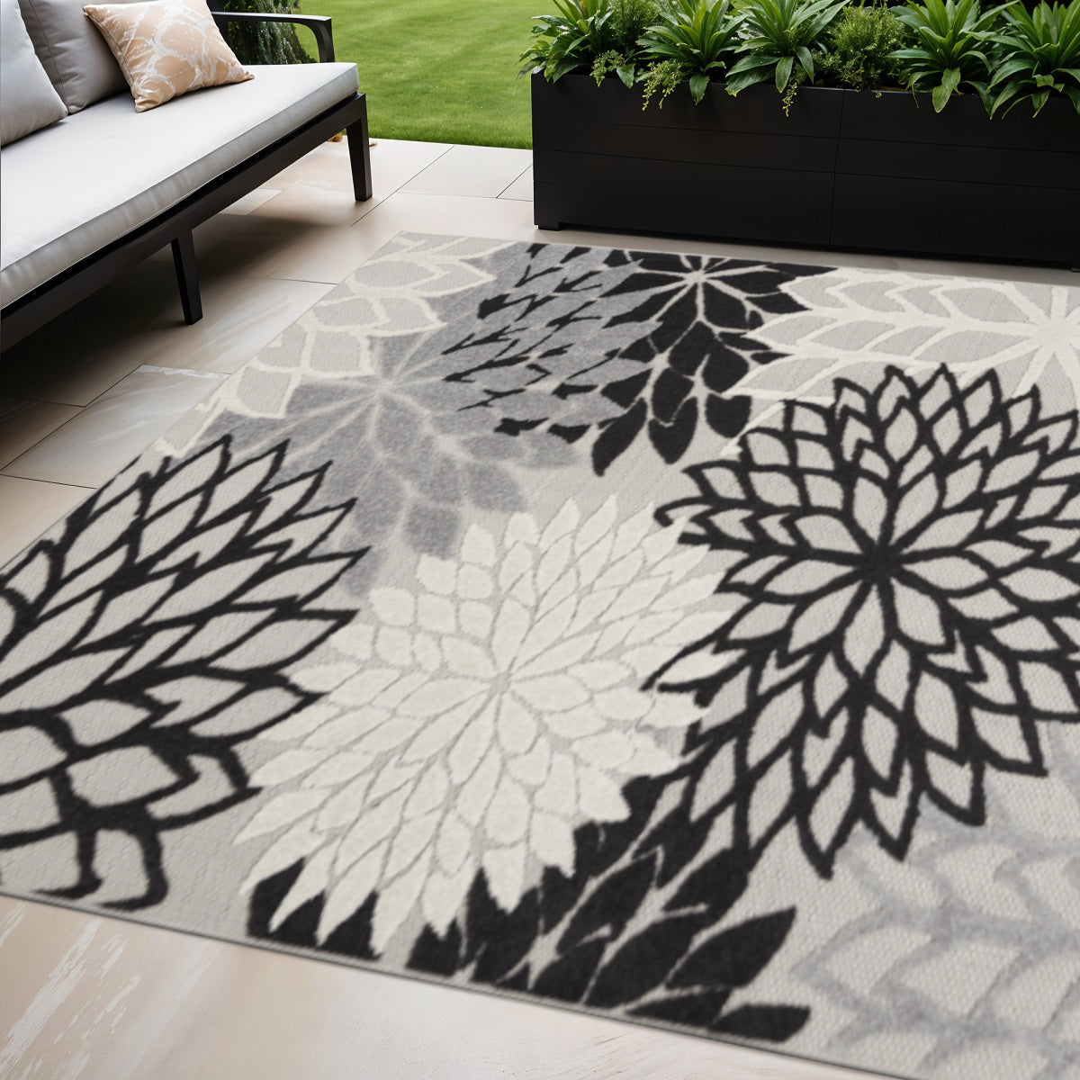 5 X 8 Black And White Floral Indoor Outdoor Area Rug