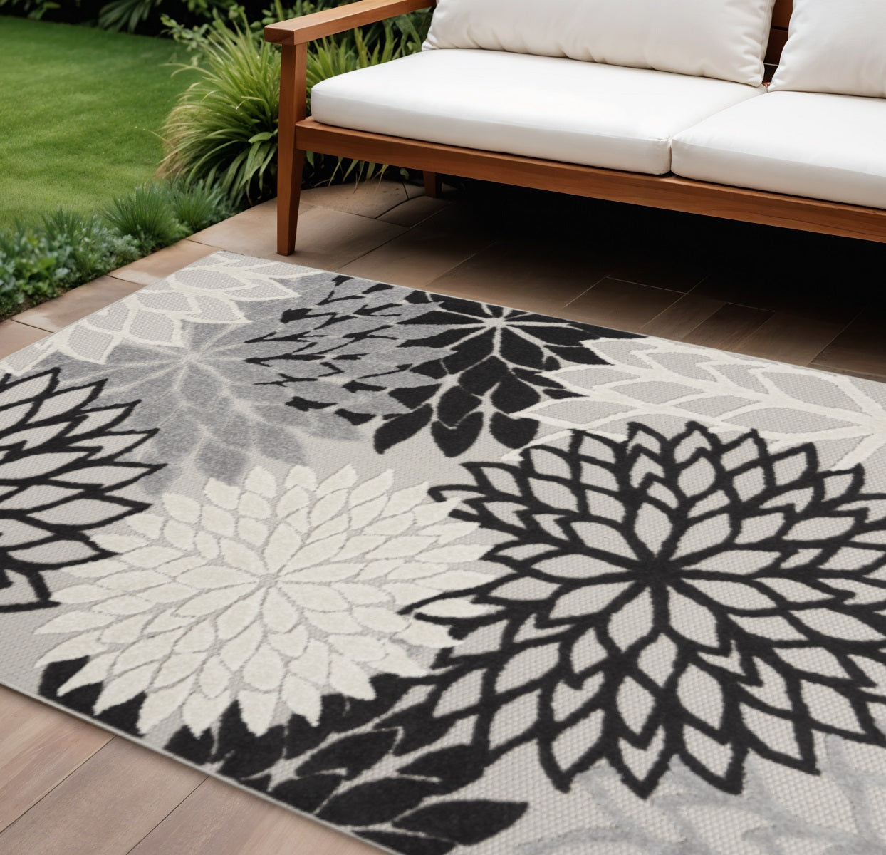 6 X 9 Black And White Floral Indoor Outdoor Area Rug