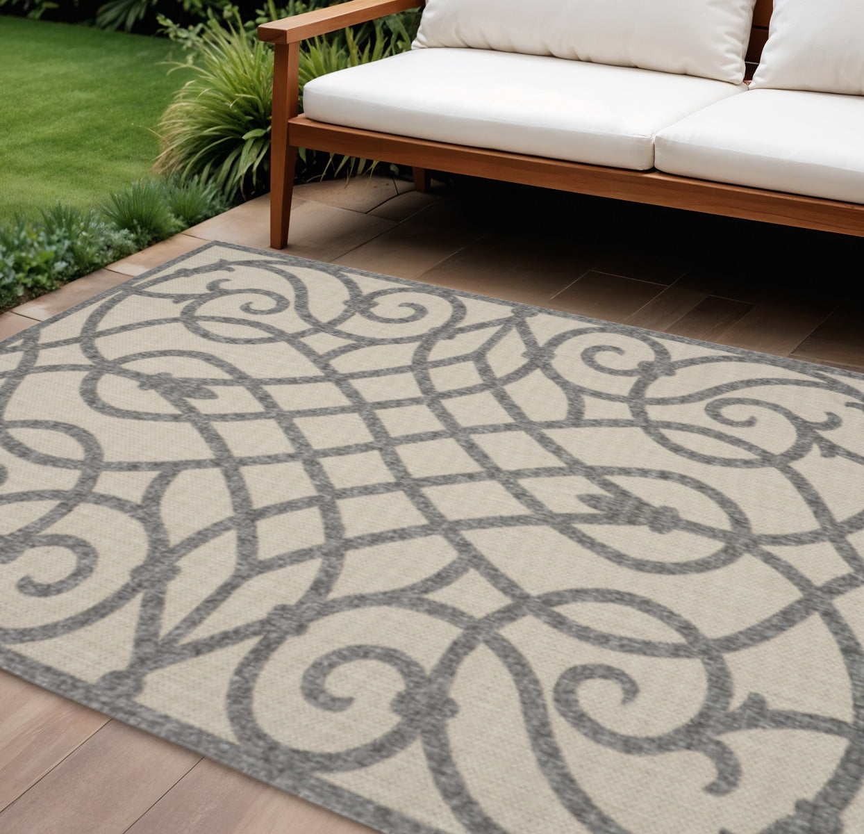 7 X 10 Cream And Gray Trellis Indoor Outdoor Area Rug