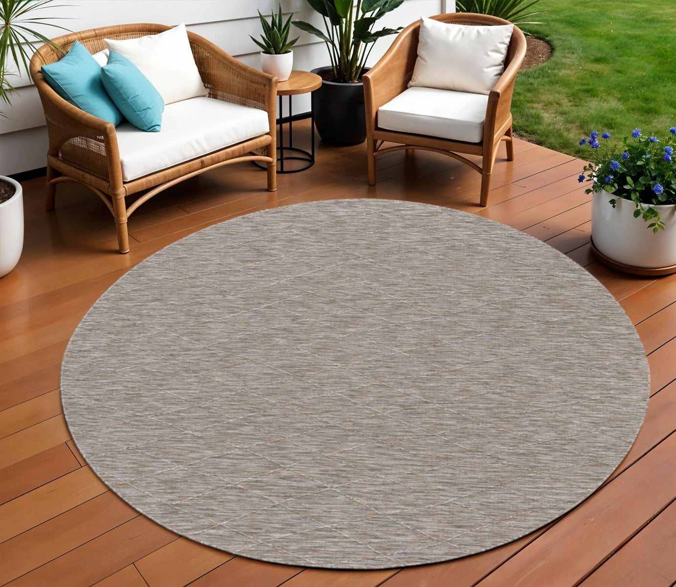 8 Gray And Light Gray Round Geometric Indoor Outdoor Area Rug