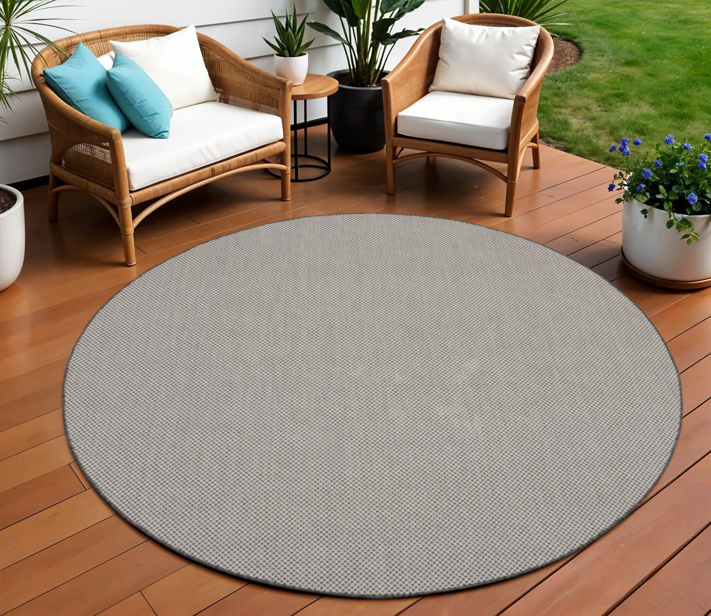 8 Ivory And Charcoal Round Geometric Indoor Outdoor Area Rug