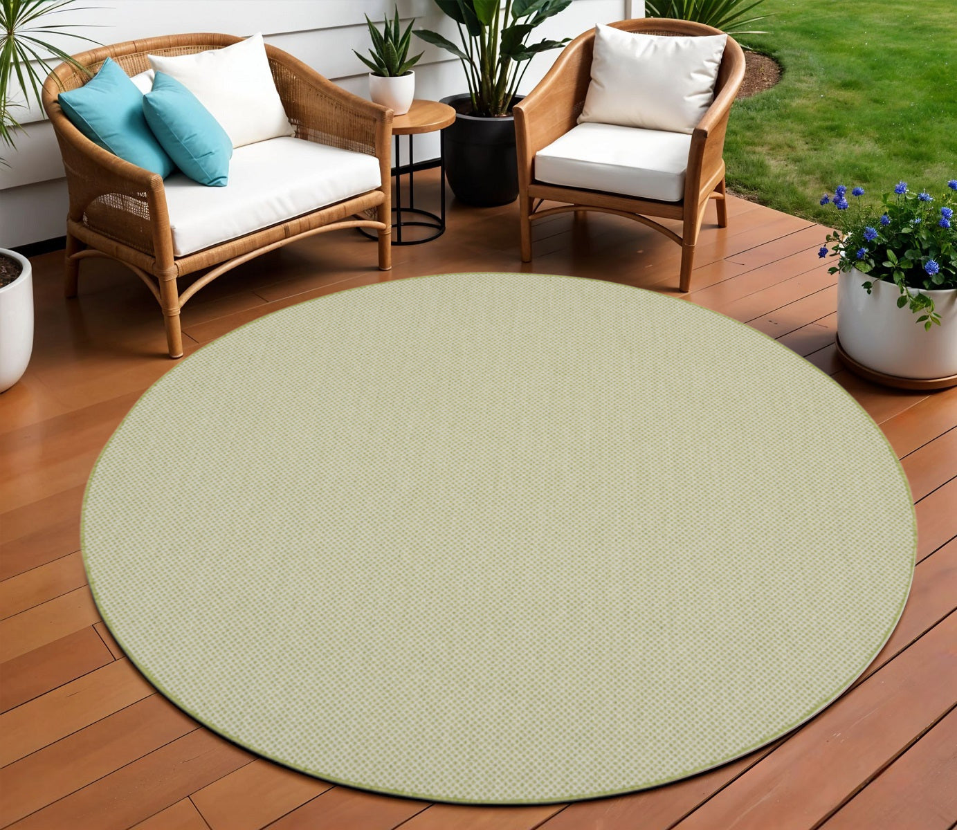 8 Ivory And Green Round Geometric Indoor Outdoor Area Rug