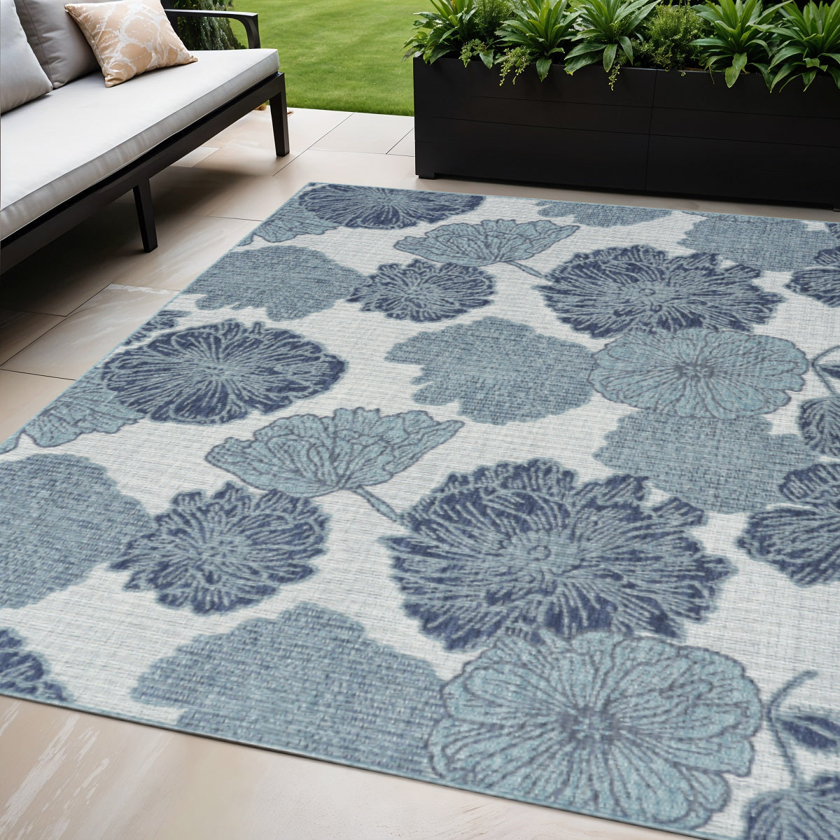 5 X 7 Navy Blue Ivory And Blue Floral Indoor Outdoor Area Rug