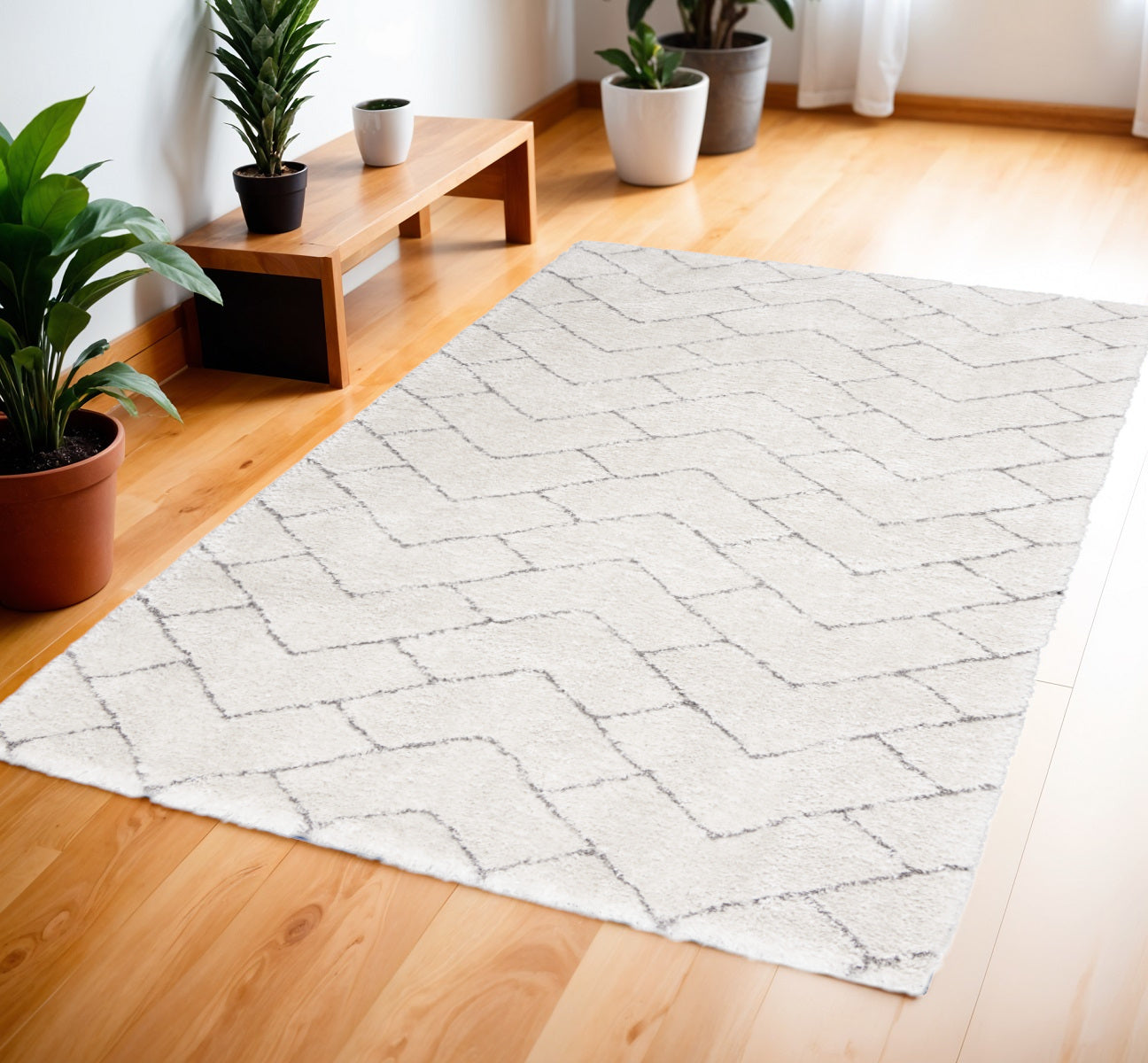 4' X 6' Ivory and Gray Chevron Shag Area Rug