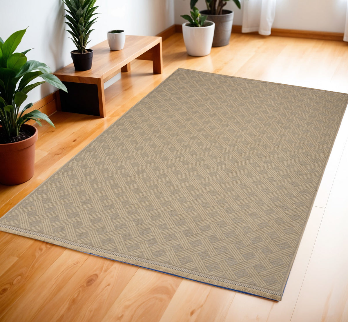4' X 6' Natural Geometric Flatweave Non Skid Area Rug With Fringe