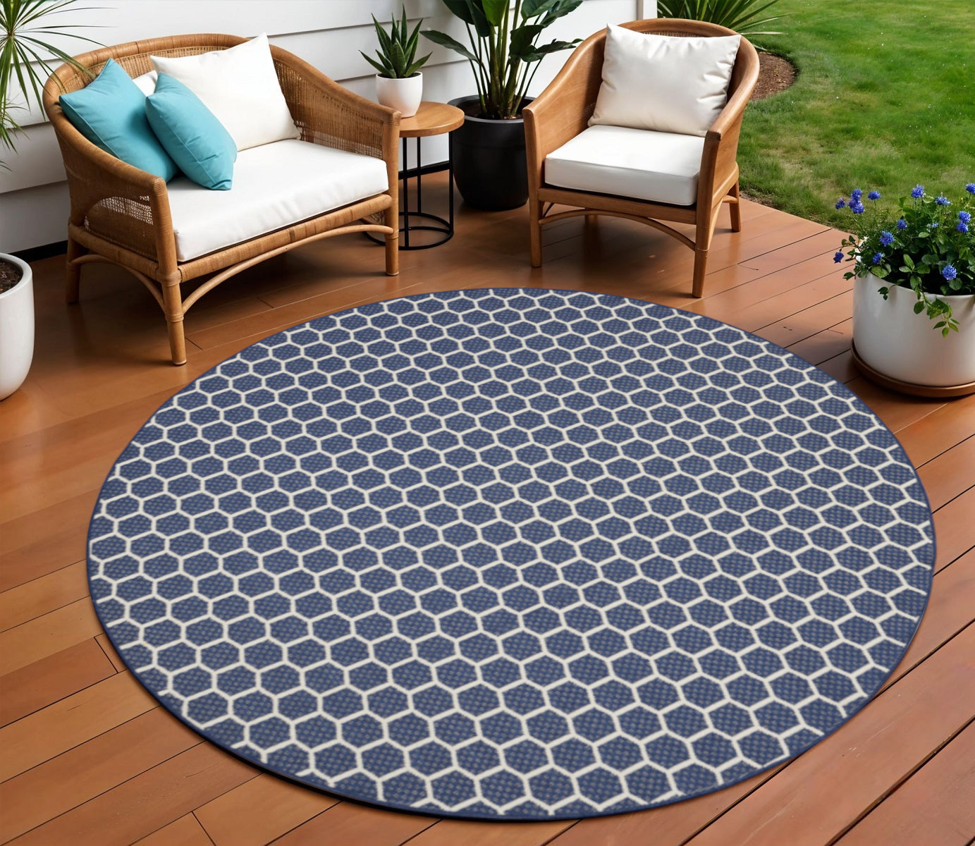 8 Navy Blue And Ivory Geometric Indoor Outdoor Area Rug