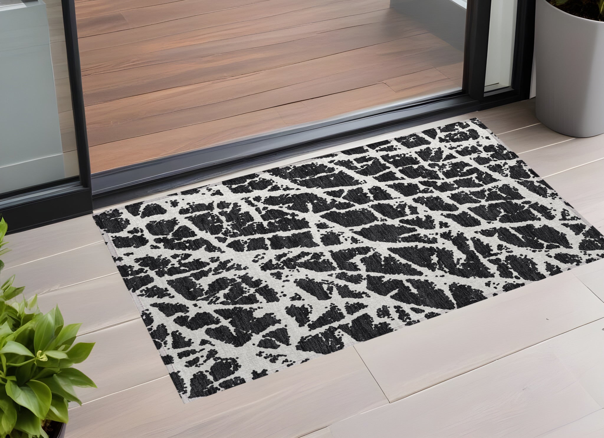 3' X 5' Black And White Abstract Washable Non Skid Indoor Outdoor Area Rug