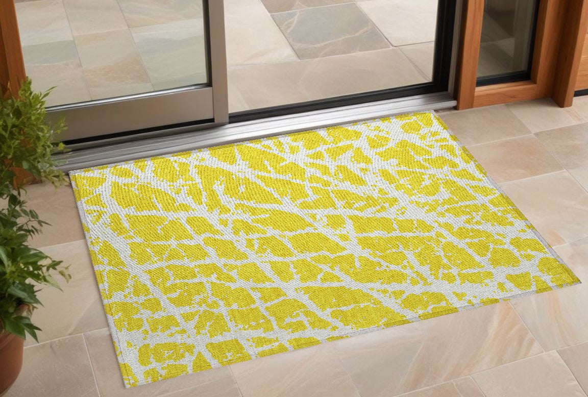 3' X 5' Yellow And White Abstract Washable Non Skid Indoor Outdoor Area Rug