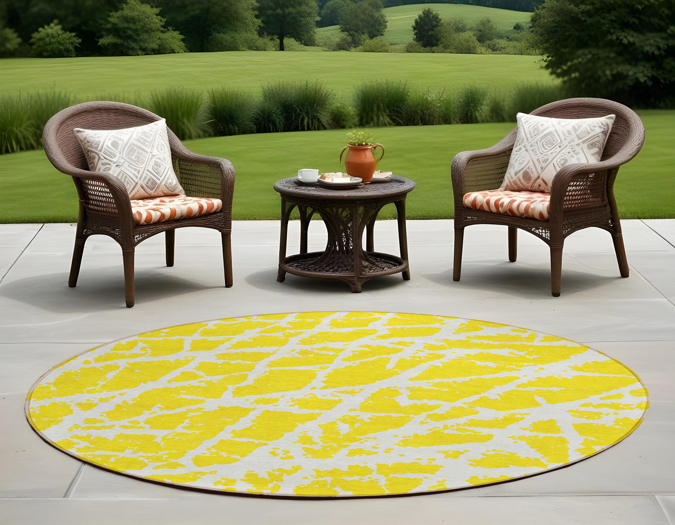 8' Round Yellow And White Round Abstract Washable Non Skid Indoor Outdoor Area Rug