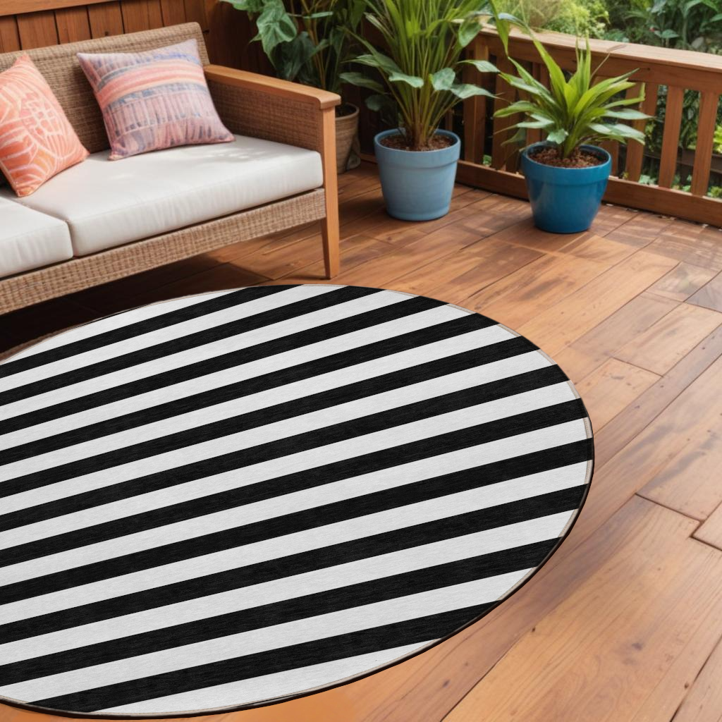 8' Round Black And White Round Striped Washable Non Skid Indoor Outdoor Area Rug