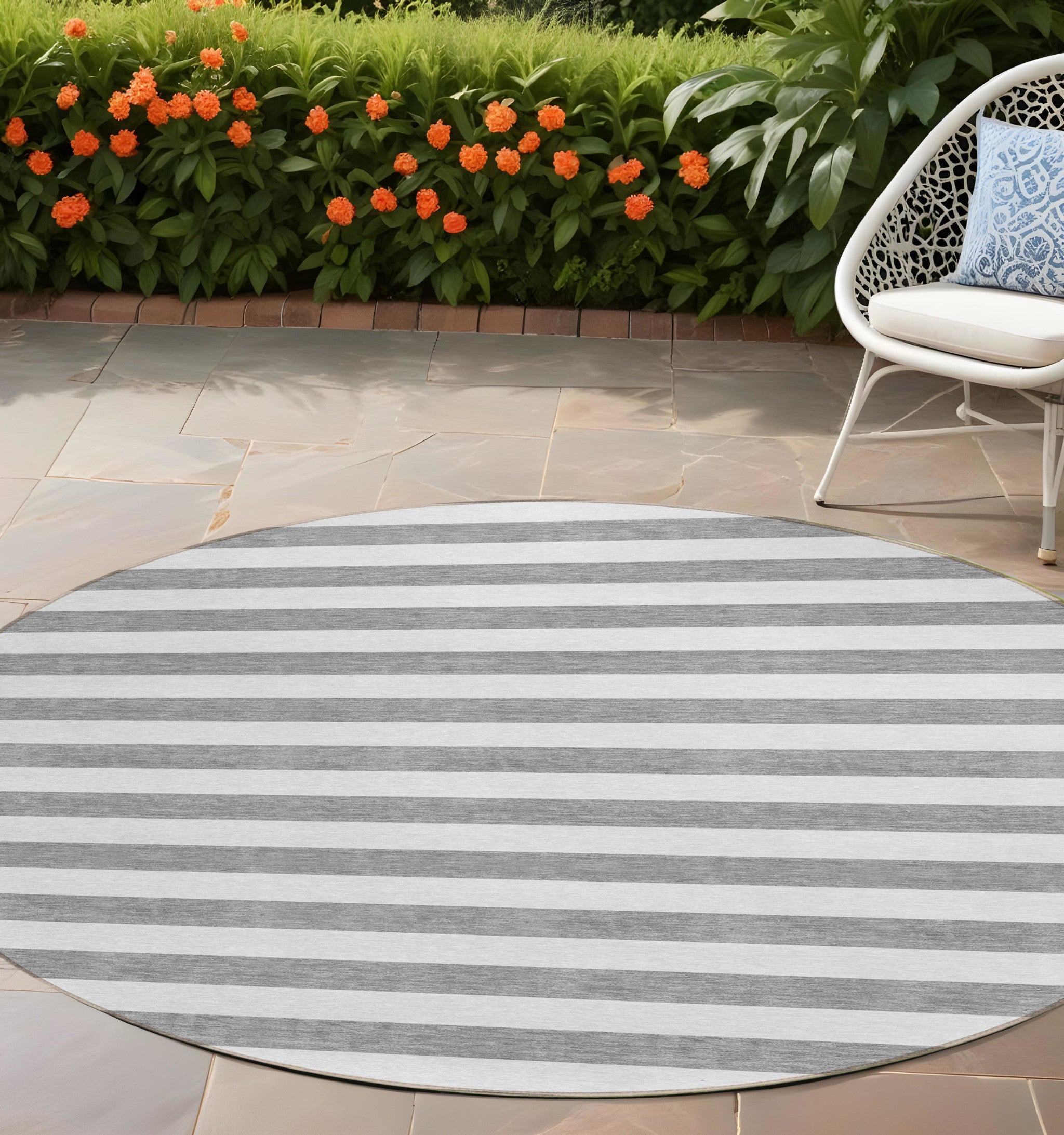 8' Round Gray And White Round Striped Washable Non Skid Indoor Outdoor Area Rug