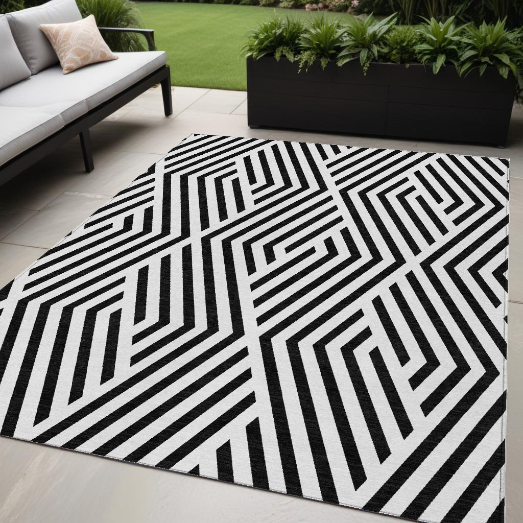 5' X 8' Black And White Geometric Washable Non Skid Indoor Outdoor Area Rug