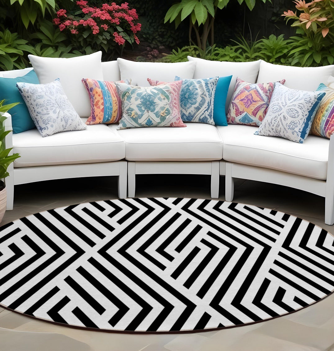 8' Round Black And White Round Geometric Washable Non Skid Indoor Outdoor Area Rug