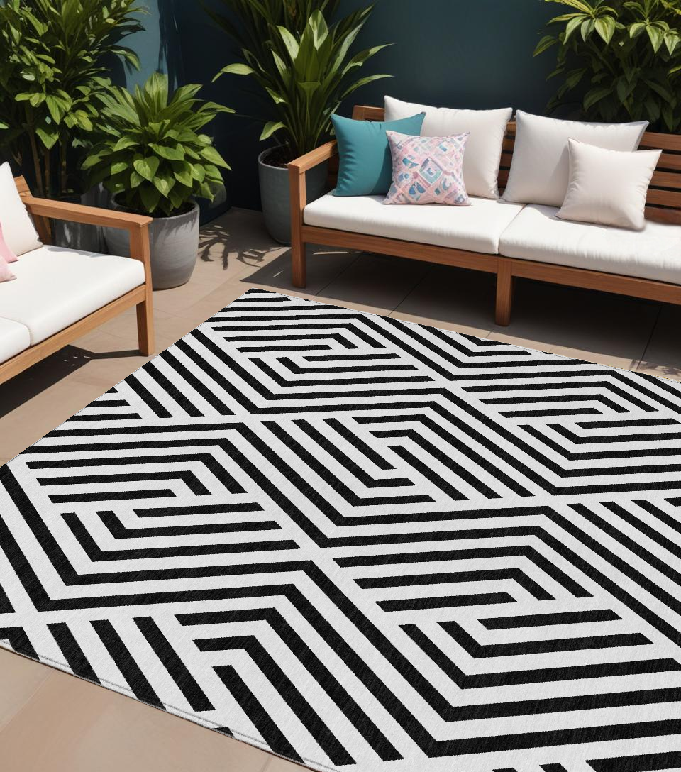 10' X 14' Black And White Geometric Washable Non Skid Indoor Outdoor Area Rug