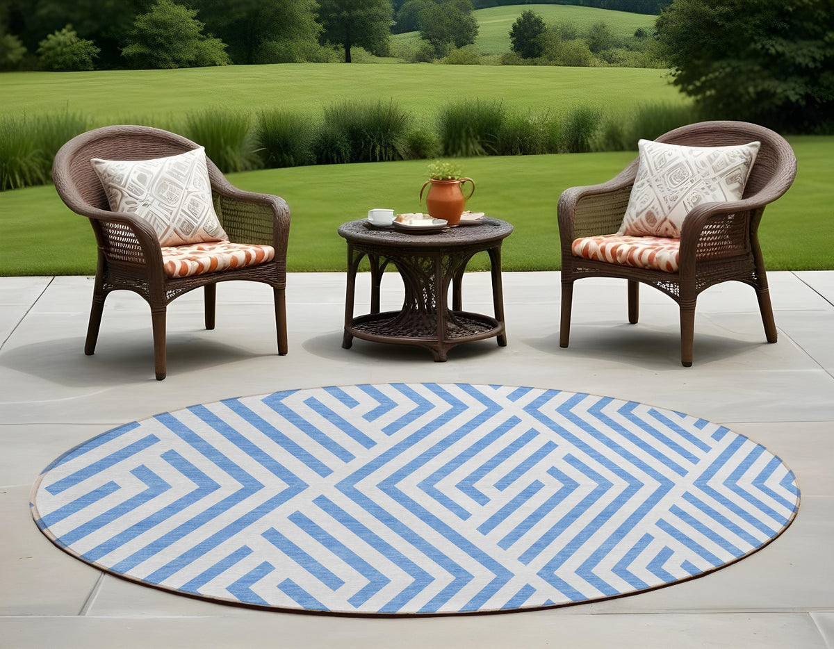 8' Round Blue And Ivory Round Geometric Washable Non Skid Indoor Outdoor Area Rug