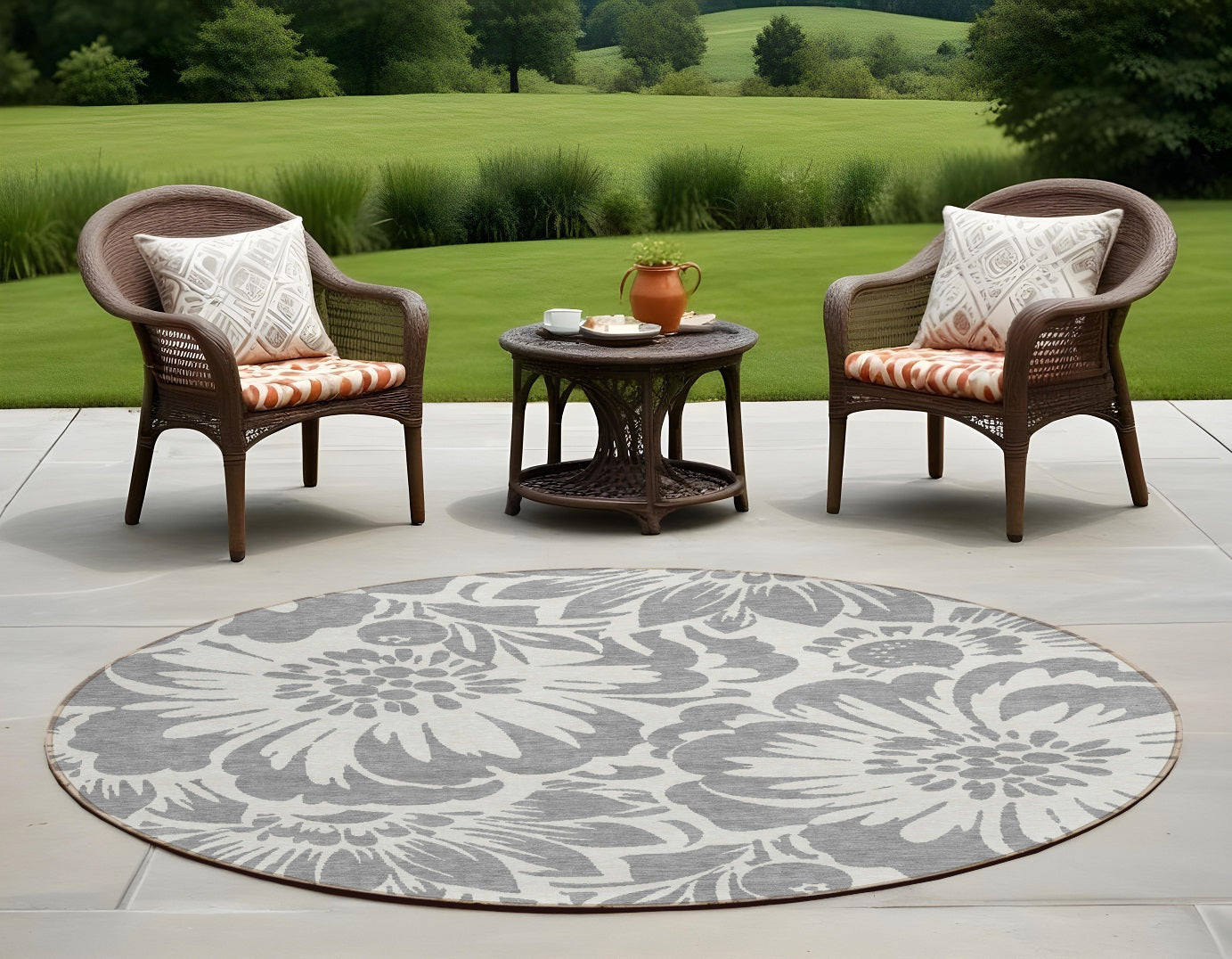 8' Round Gray And Ivory Round Floral Washable Non Skid Indoor Outdoor Area Rug