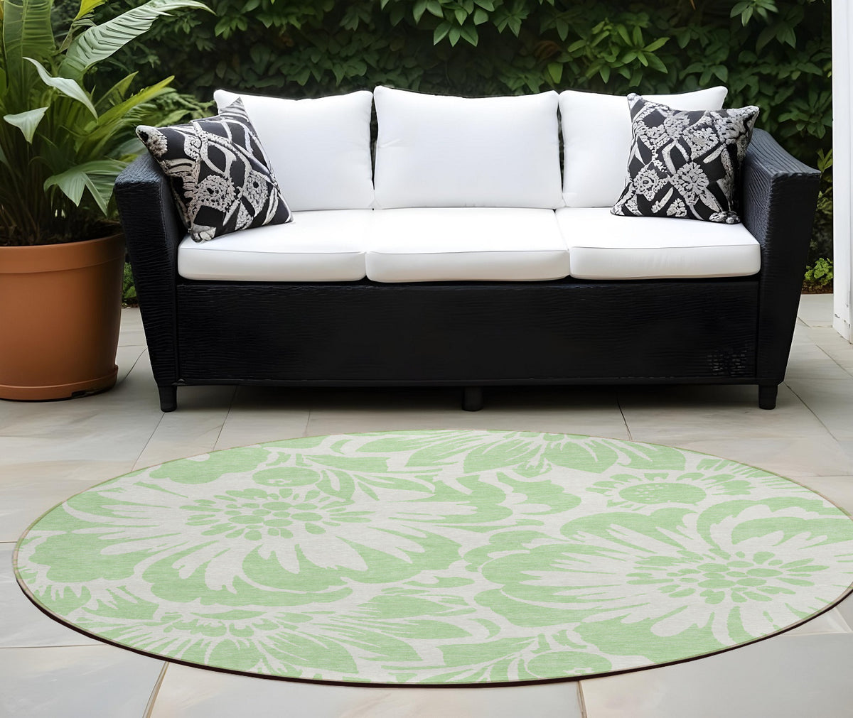 8' Round Mint Green And Ivory Round Floral Washable Non Skid Indoor Outdoor Area Rug