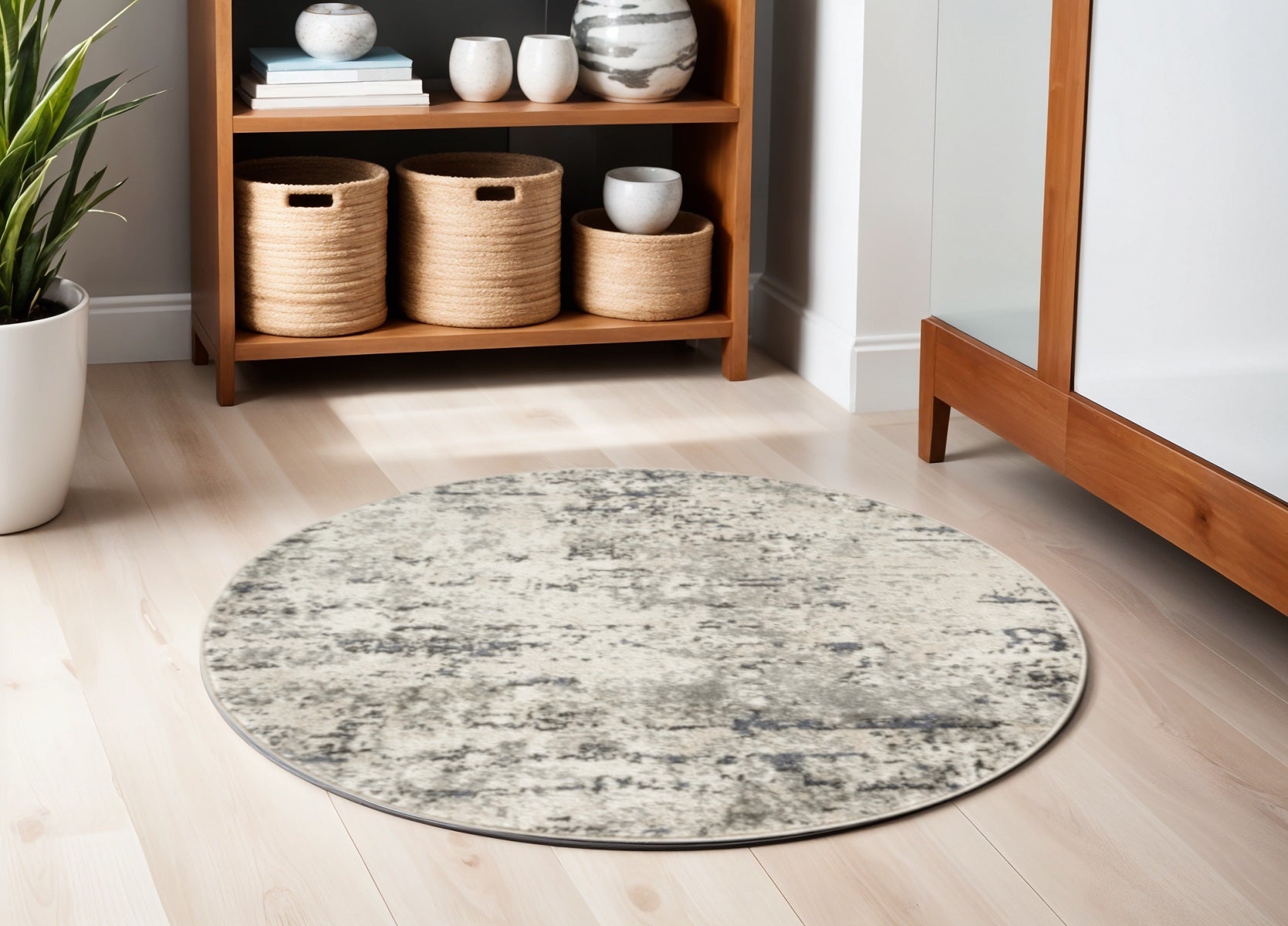 4' Gray Floral Power Loom Round Rug