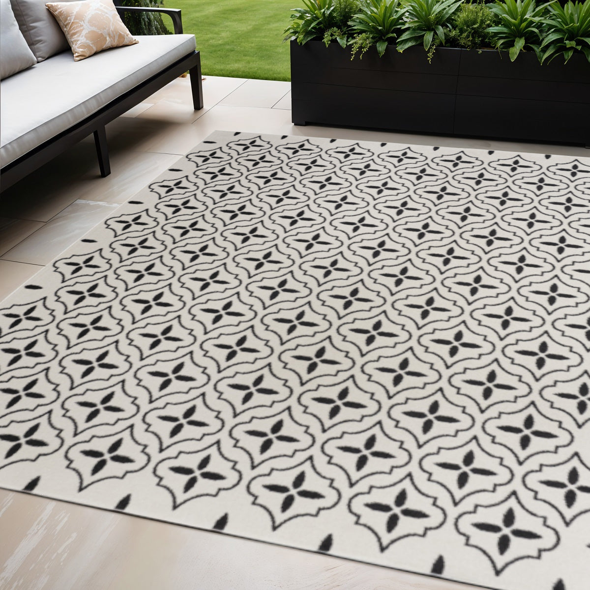 5 X 7 Ivory And Black Geometric Indoor Outdoor Area Rug