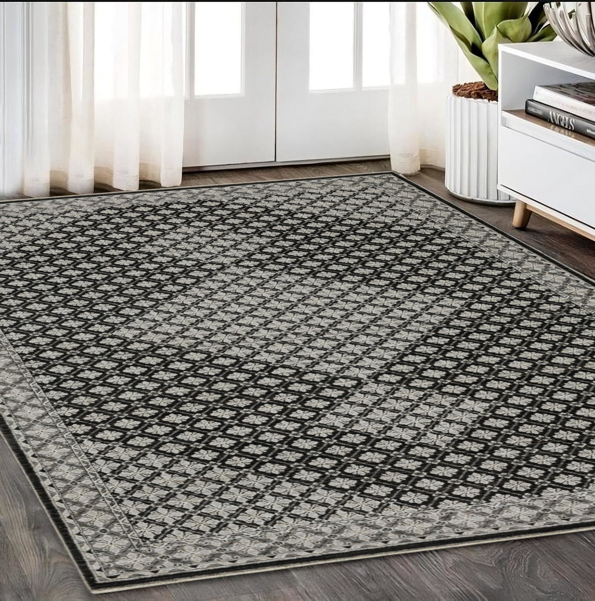5' X 8' Black And Gray Diamond Area Rug With Fringe