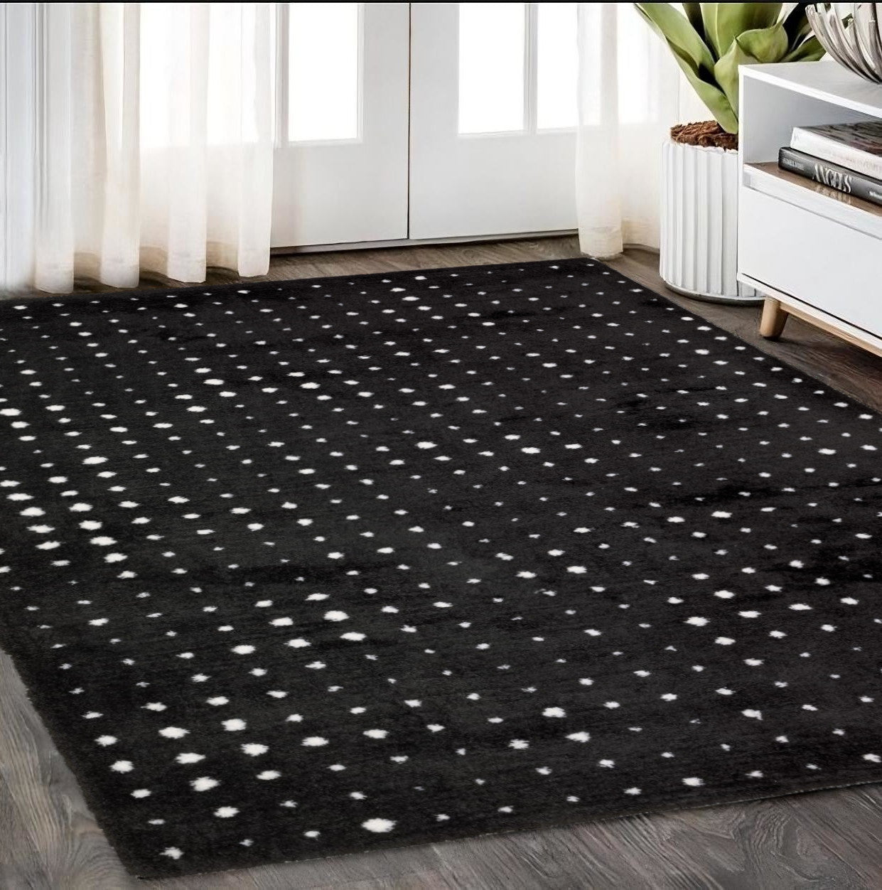 5' X 8' Black And Ivory Geometric Area Rug