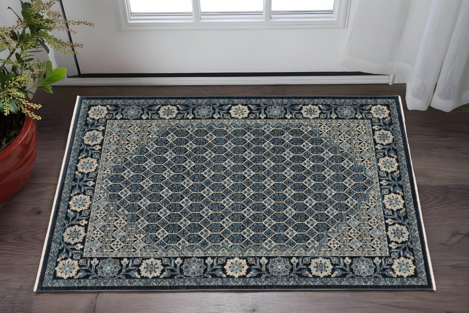 3' X 5' Ivory Oriental Area Rug With Fringe