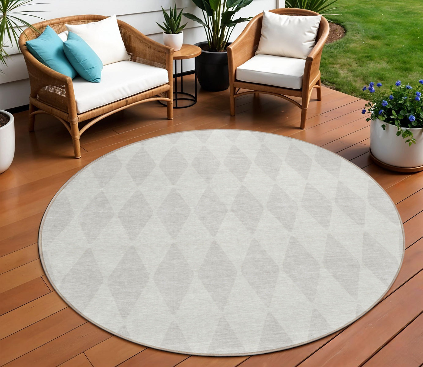 8' Ivory And Beige Round Geometric Washable Indoor Outdoor Area Rug