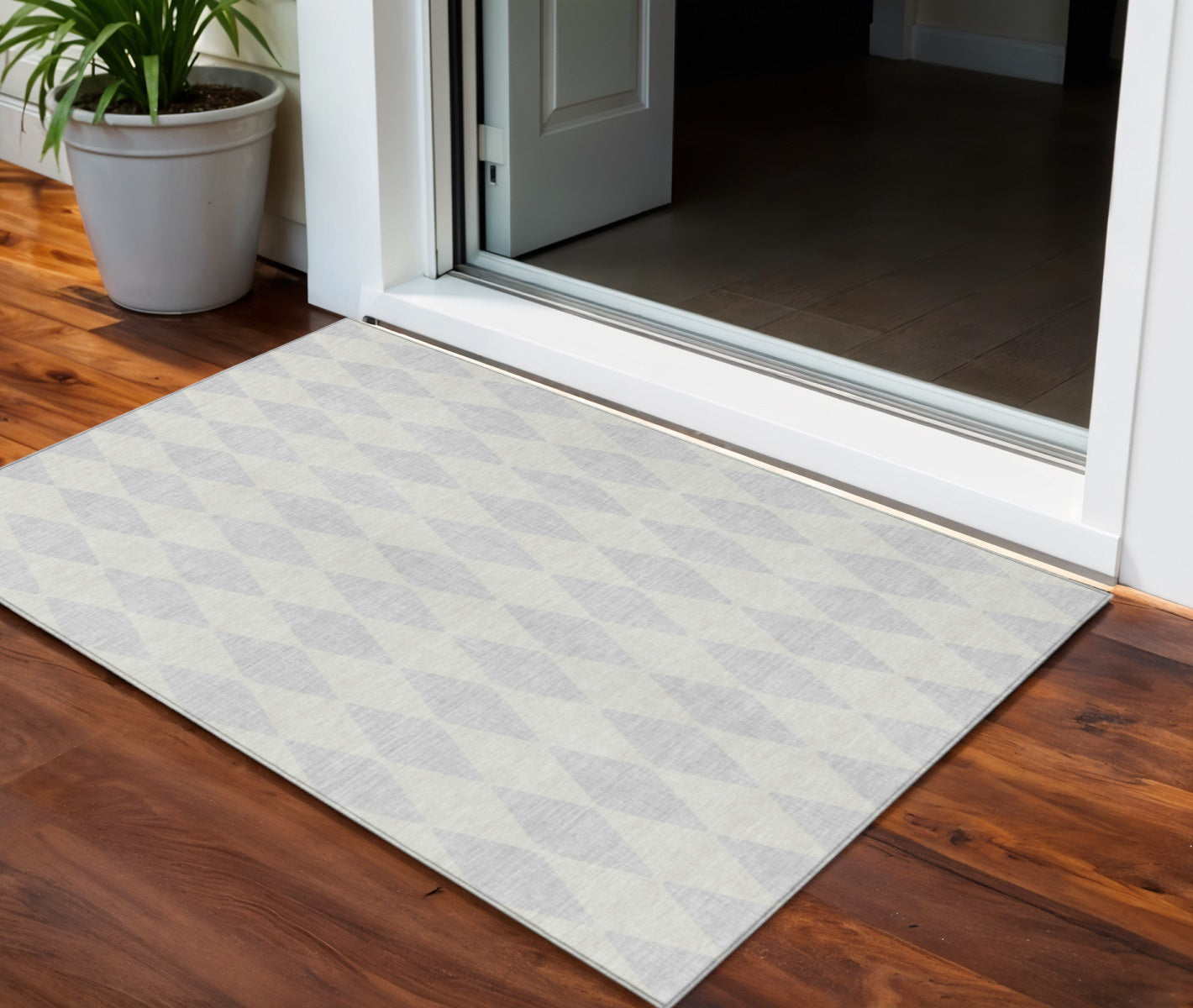 3' X 5' Silver And Ivory Geometric Washable Indoor Outdoor Area Rug