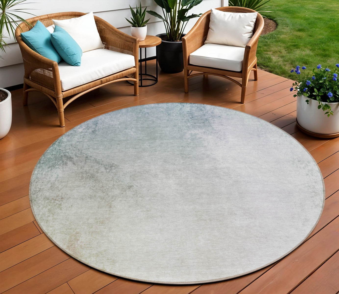 8' Navy Blue And Denim Blue Round Ombre Washable Indoor Outdoor Area Rug