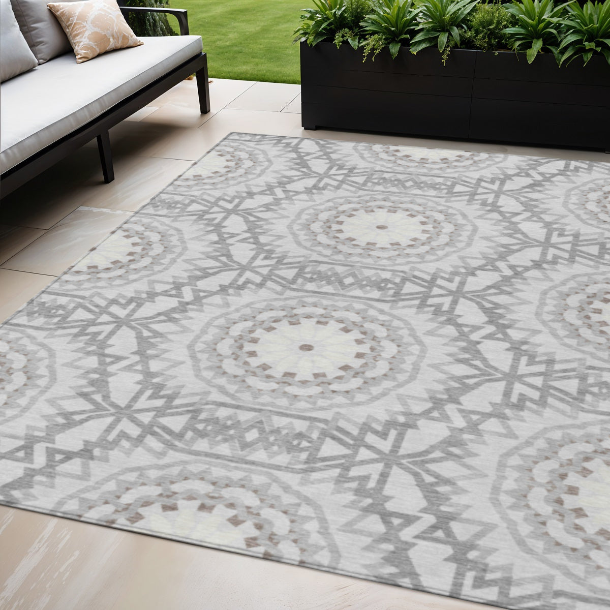 5' X 8' Silver Ivory And Gray Floral Medallion Washable Indoor Outdoor Area Rug